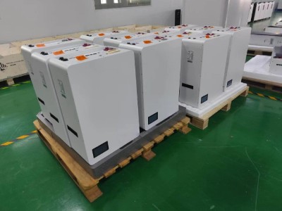 Entrega de bateria de lítio montada em parede